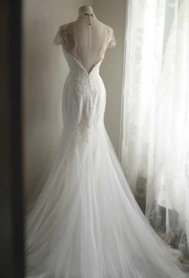 Charming White Tulle Appliques Mermaid Long Wedding Dress SP1170