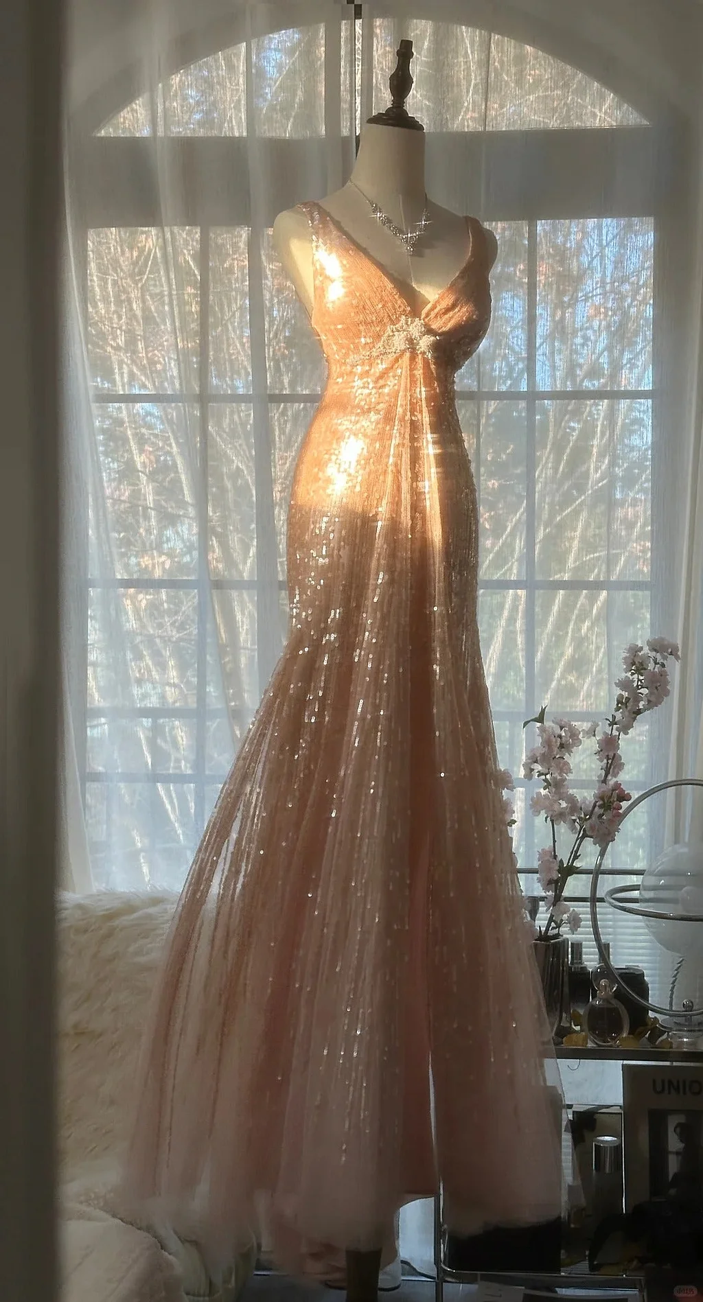 Sparkly Spaghetti Straps Pink V Neck Exquisite Beaded Sequin Long Evening Gown Party Dress Y9796