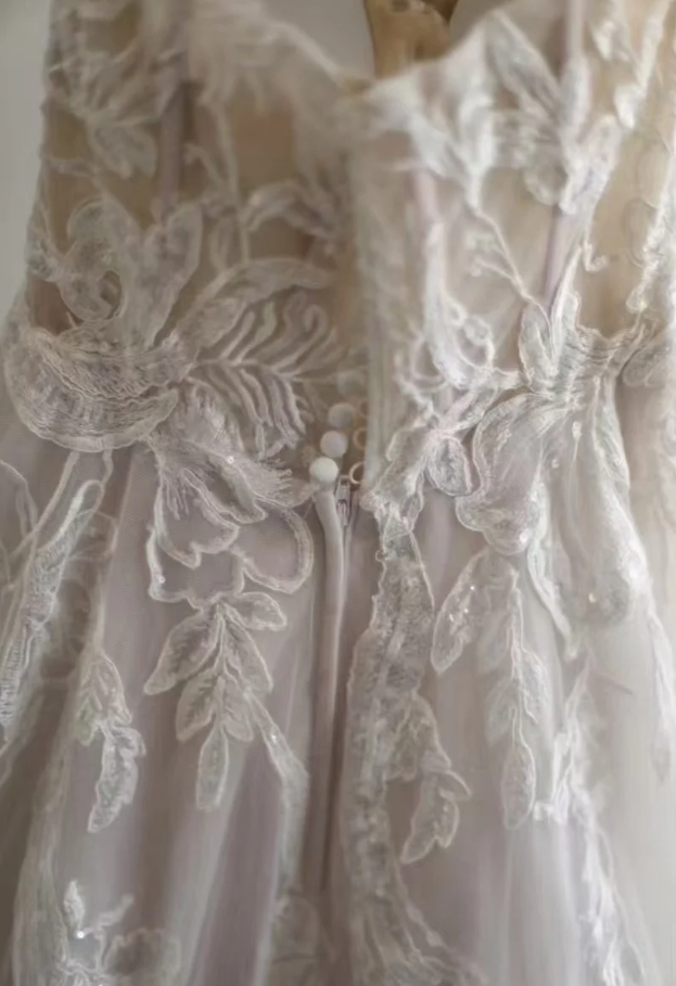 Pretty Sweetheart Neck Tulle Appliques Bridal Dress White Slit Long Wedding Dress SP846