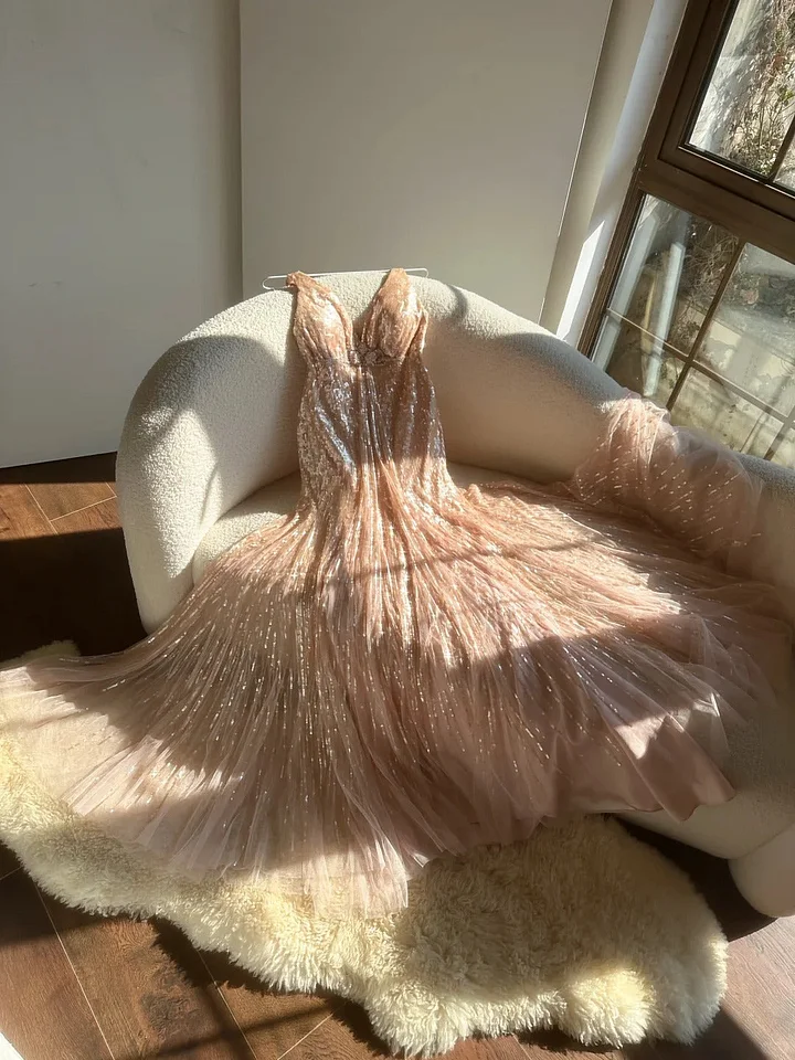 Sparkly Spaghetti Straps Pink V Neck Exquisite Beaded Sequin Long Evening Gown Party Dress Y9796