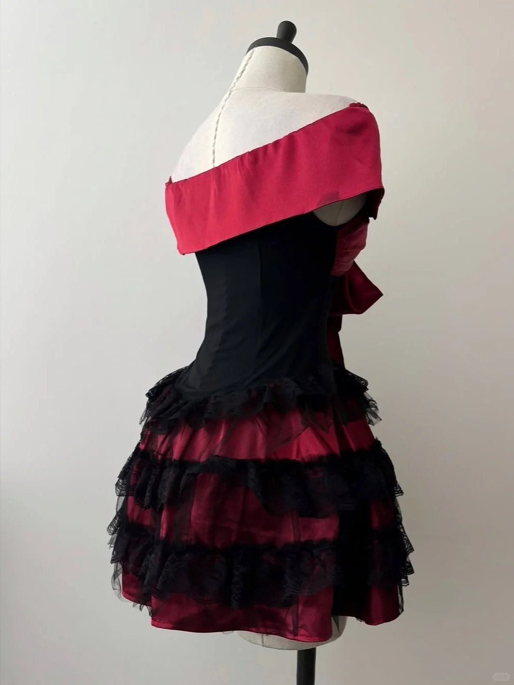 Vintage Off The Shoulder Satin Lace Layered A Line Birthday Outfits Short Homecoming Dress Y9219