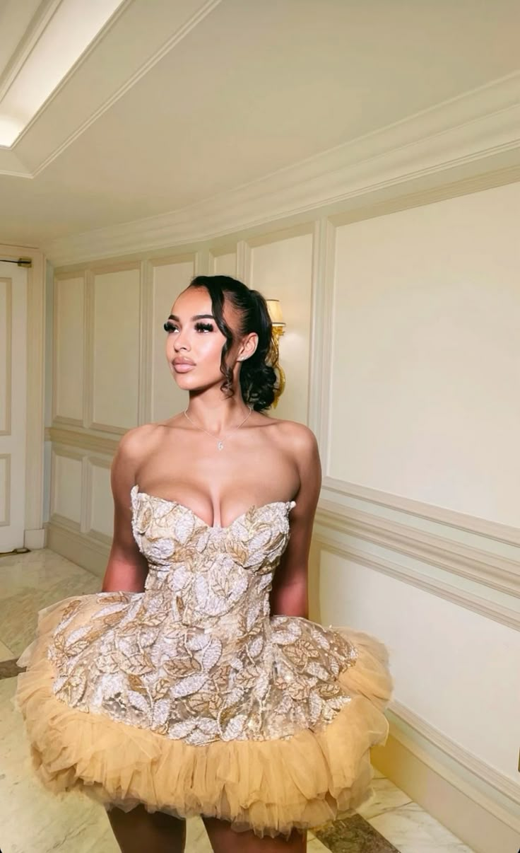 Pretty Sweetheart Neck Gold Mini Graduation Homecoming Dress Strapless A Line Cocktail Dress Y8946