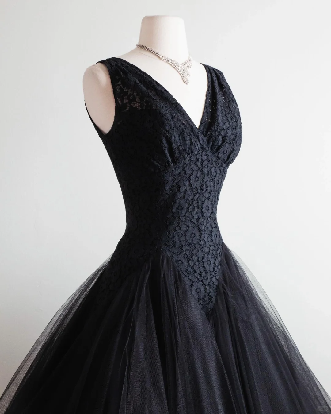 Vintage Black Lace Tulle V Neck A Line Short Birthday Outfits Formal 8th Grade Homecoming Dress Y9158