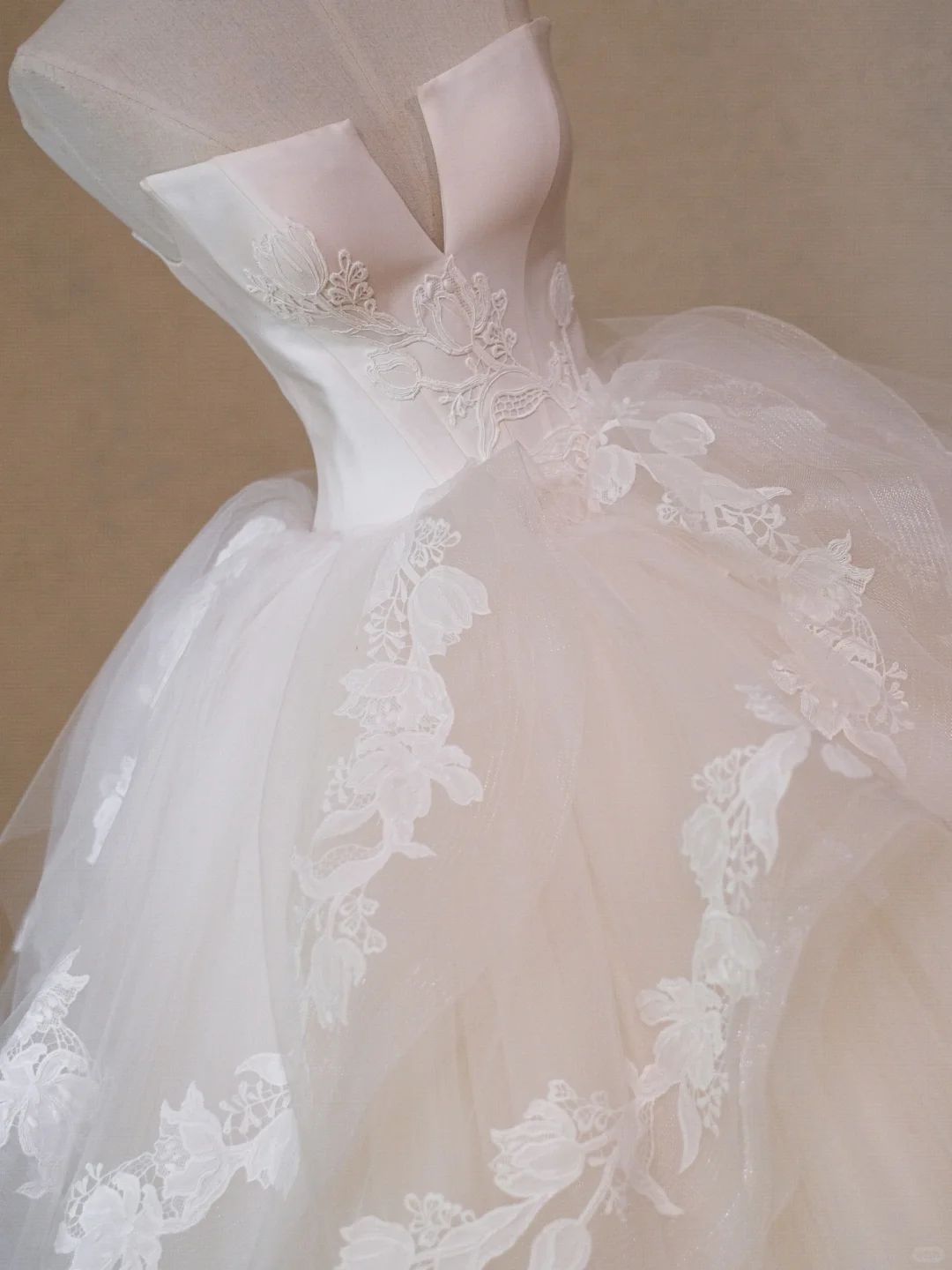 Gorgeous White Strapless Tulle Appliques Long Wedding Dress Bridal Dress Y9110