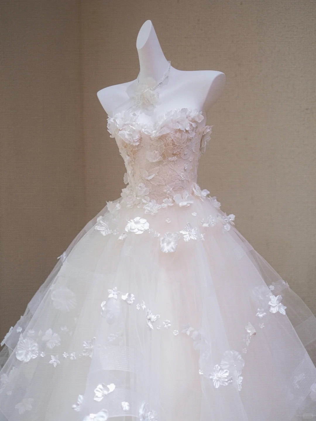 Sweet Strapless Tulle Appliques White Long Wedding Dress Bridal Dress Y9109
