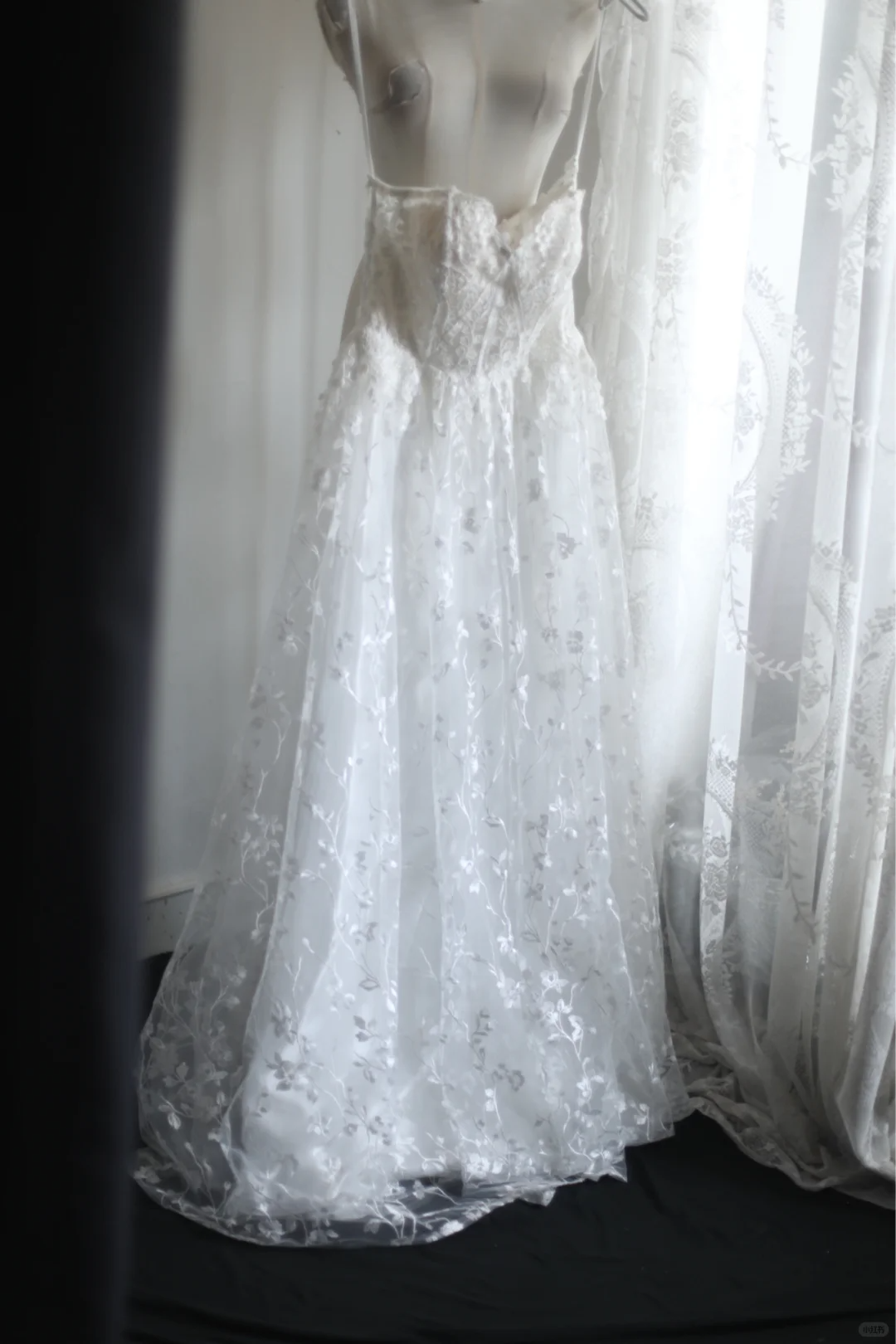 Pretty Spaghetti Straps White Lace A Line Formal Wedding Dress Y9032