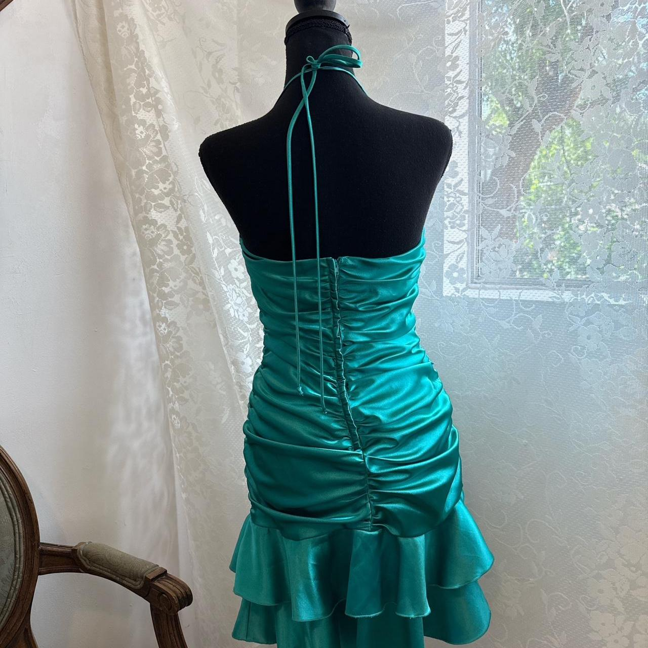 Vintage Green Halter V Neck Satin Pleated 7th Grade Homecoming Dress Short Cocktail Dress Y9121