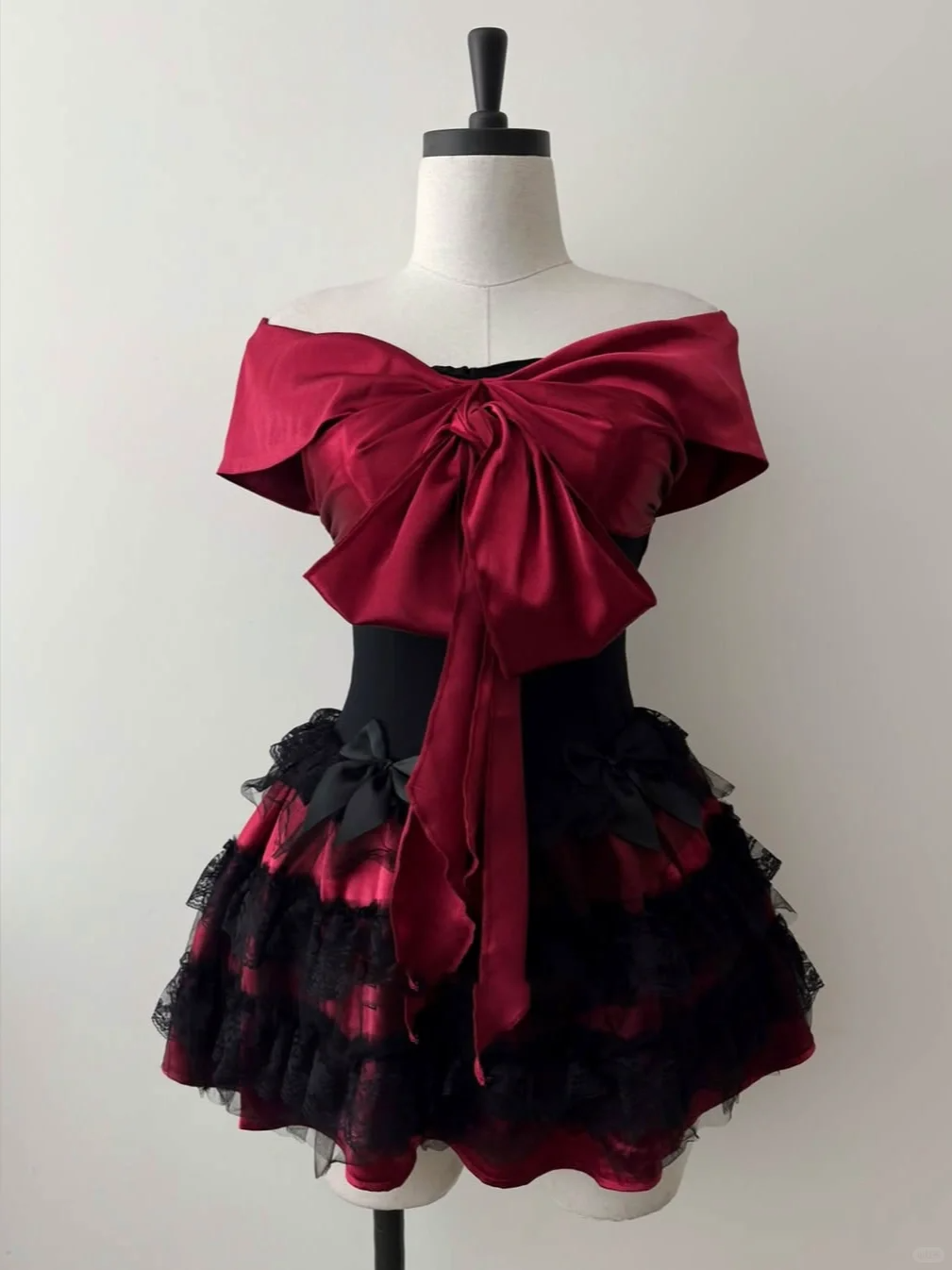 Vintage Off The Shoulder Satin Lace Layered A Line Birthday Outfits Short Homecoming Dress Y9219