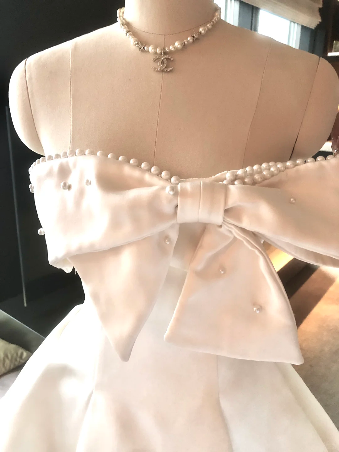 Pretty Bow Strapless Satin Pearls Beaded White Short A Line Graduation Homecoming Dress 15th Birthday Outfits Y9410