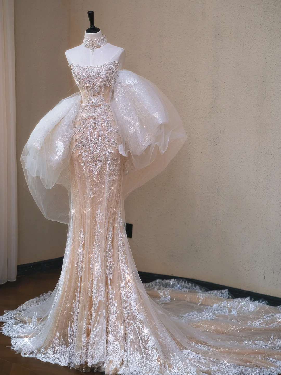 Classy Champagne Strapless Tulle Lace Appliques Mermaid Long Wedding Dress Bridal Dress Y9111