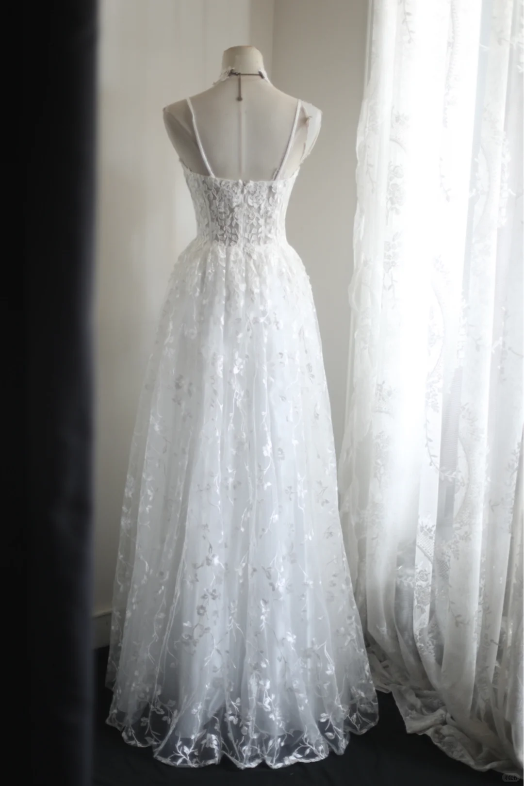 Pretty Spaghetti Straps White Lace A Line Formal Wedding Dress Y9032
