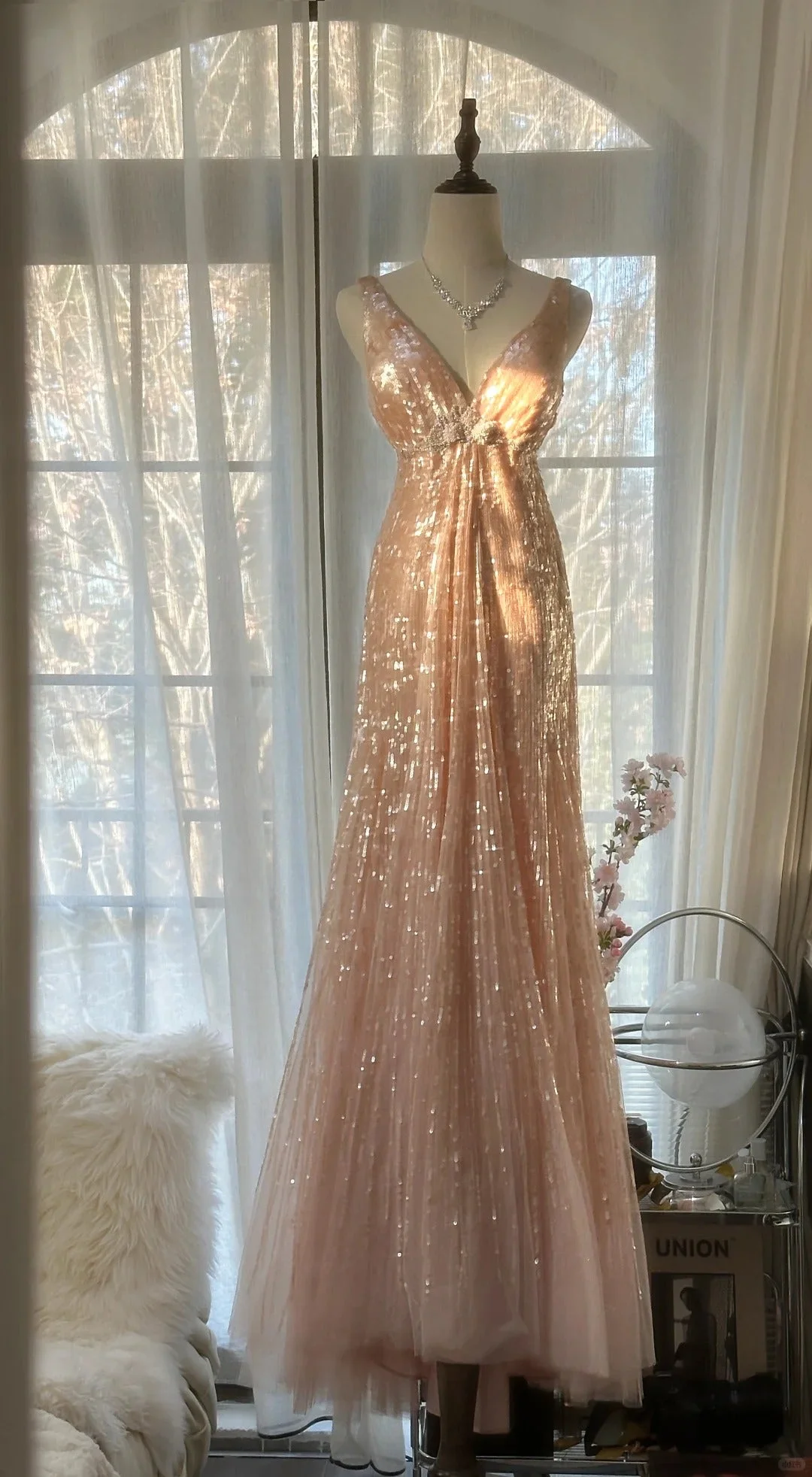 Sparkly Spaghetti Straps Pink V Neck Exquisite Beaded Sequin Long Evening Gown Party Dress Y9796