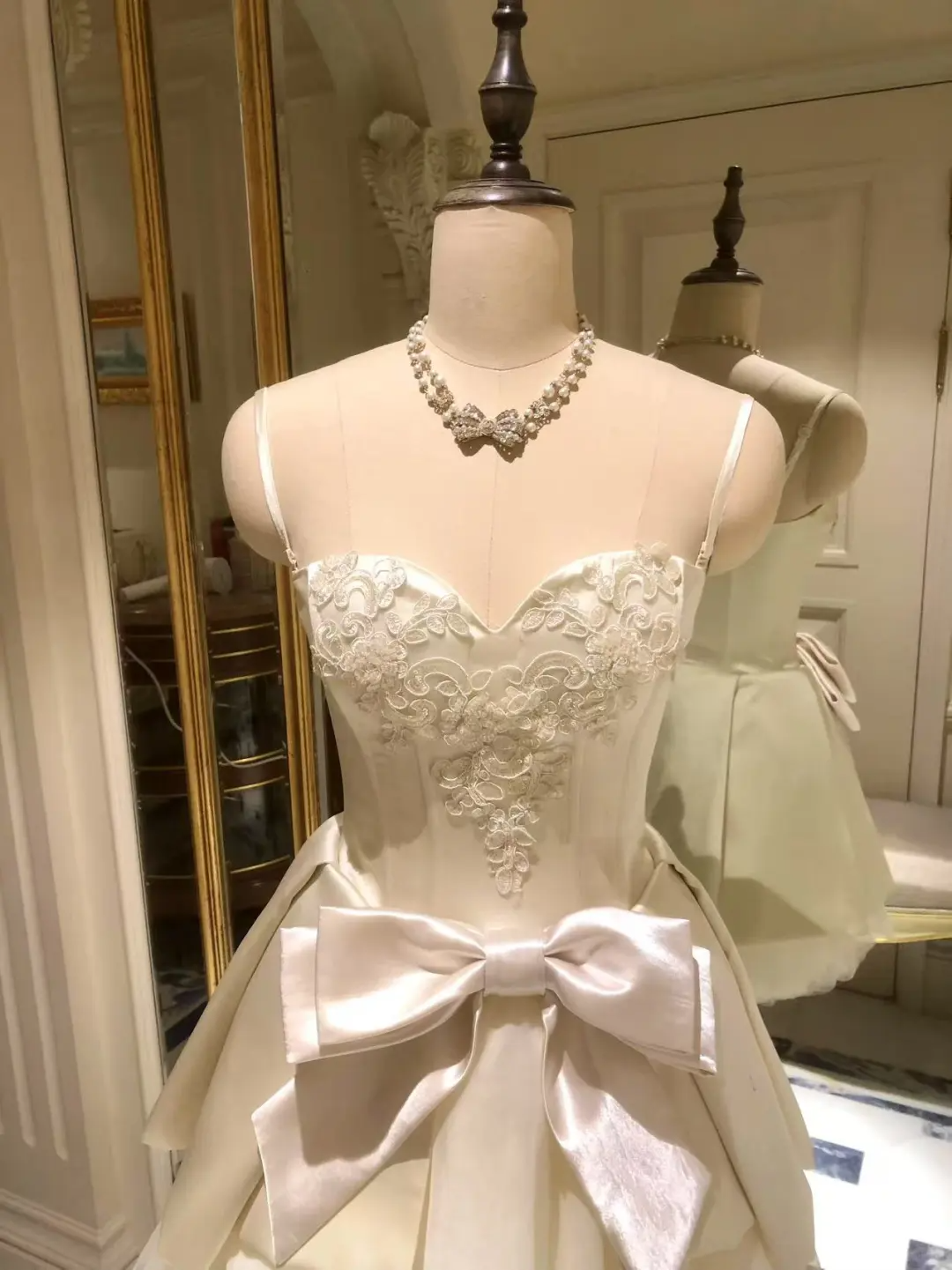 Pretty White Satin Tulle Appliques Short 20th Birthday Outfits Formal Homecoming Dress With Bow Y9406