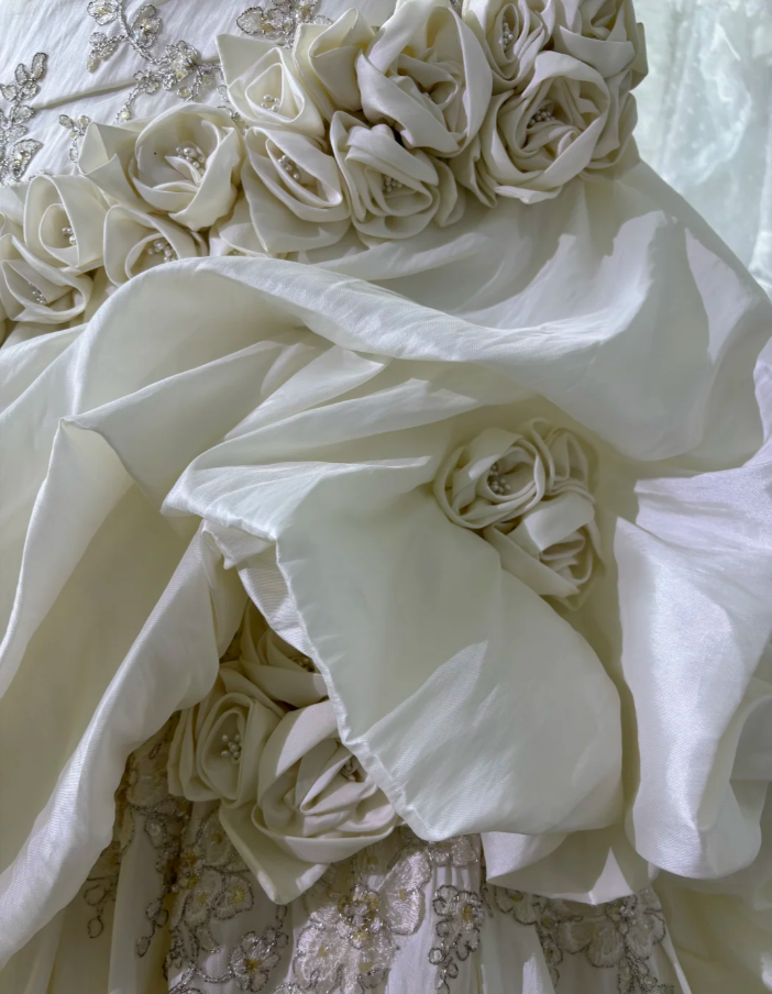 Retro Elegant Three-Dimensional Floral Pleated Bridal Gown, Strapless Embroidered Floral Mermaid Long Wedding Dress SP1774