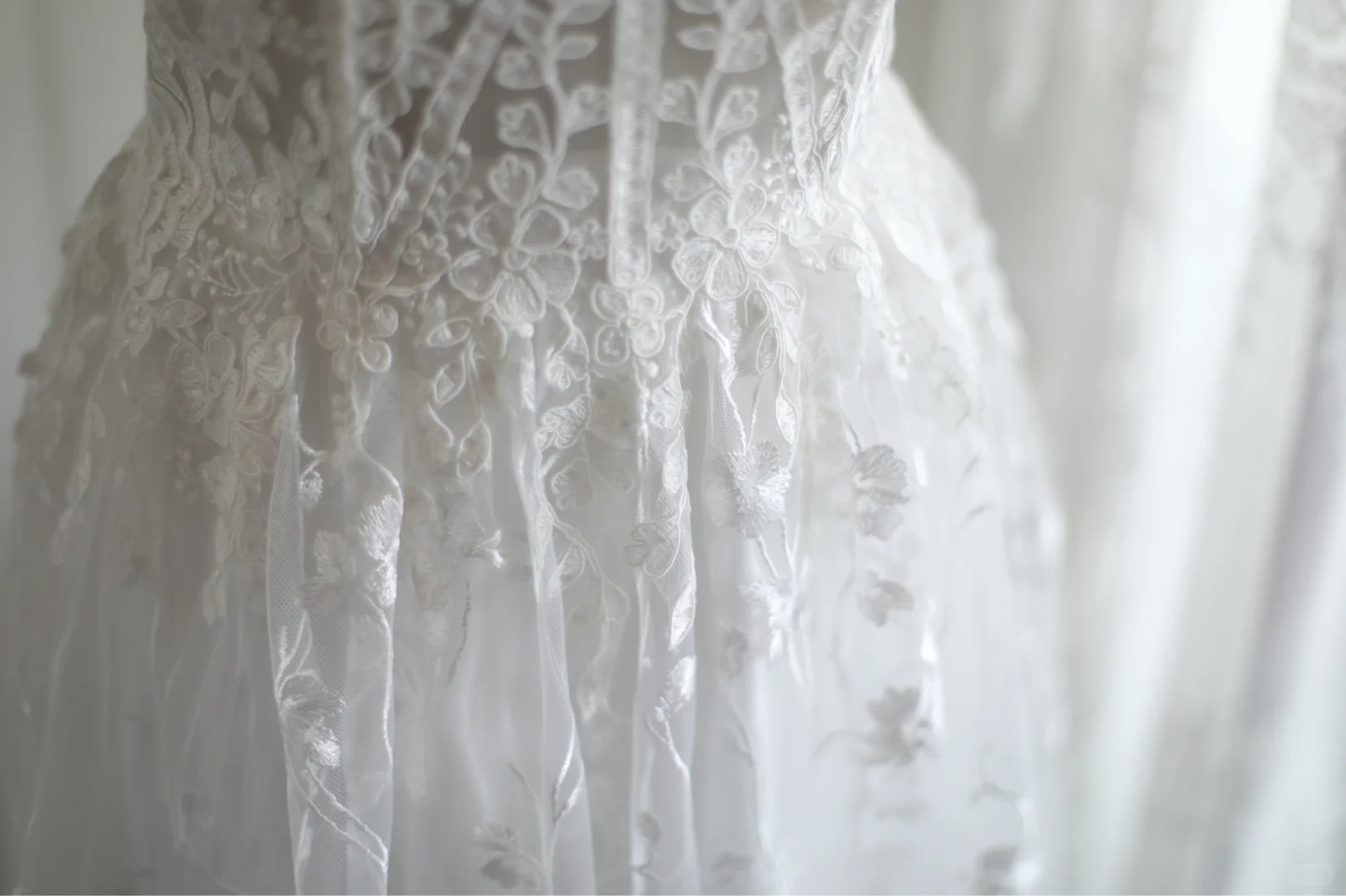 Pretty Spaghetti Straps White Lace A Line Formal Wedding Dress Y9032