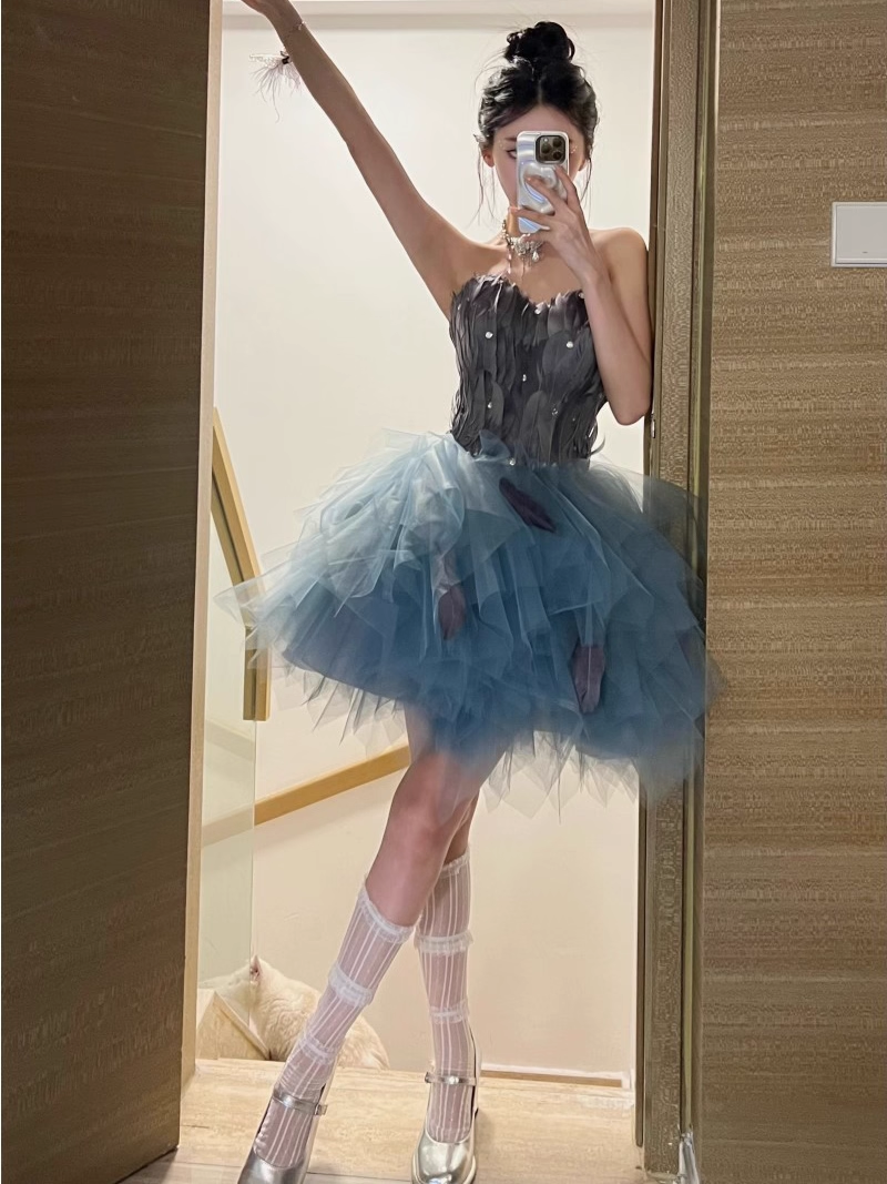 Vintage Strapless Blue Tulle Feathers A Line Short 20th Birthday Outfits Formal Homecoming Dress Y9561