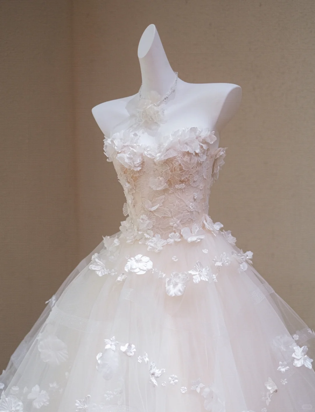 Sweet Strapless Tulle Appliques White Long Wedding Dress Bridal Dress Y9109