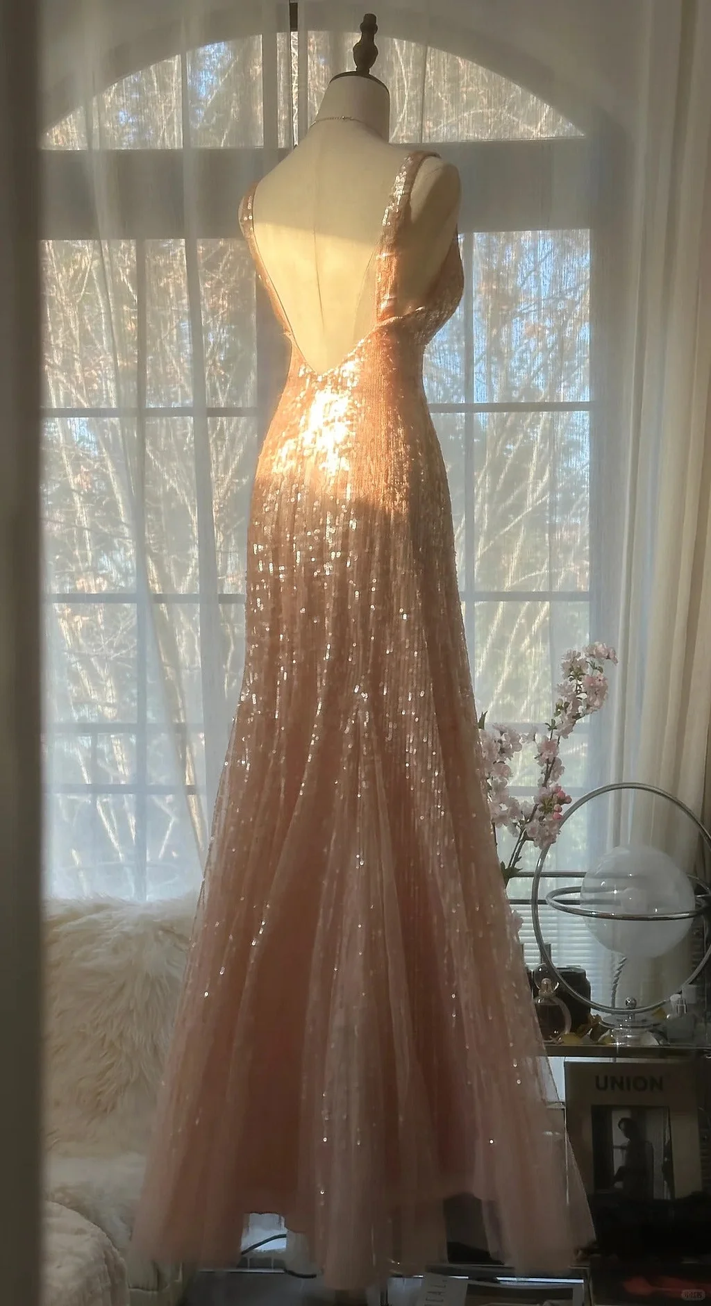 Sparkly Spaghetti Straps Pink V Neck Exquisite Beaded Sequin Long Evening Gown Party Dress Y9796