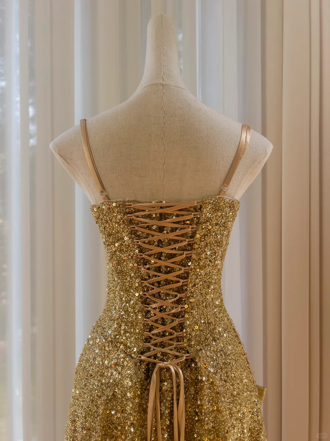 Glitter Gold Sequin Sheath Short Birthday Outfits Graduation Homecoming Dress Y8983
