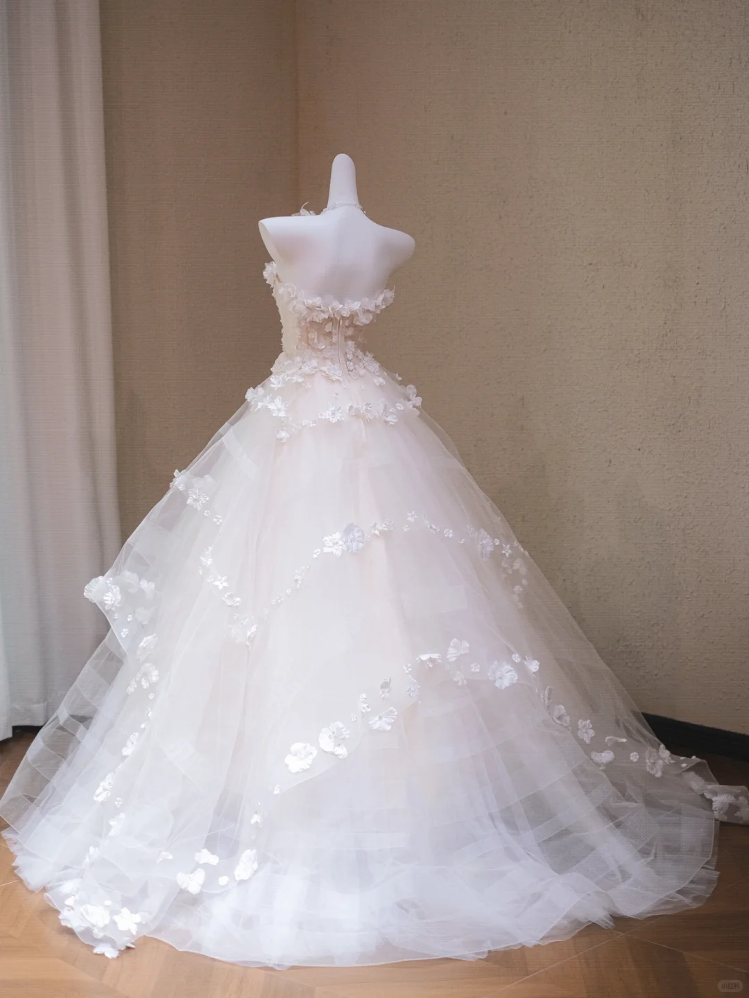 Sweet Strapless Tulle Appliques White Long Wedding Dress Bridal Dress Y9109