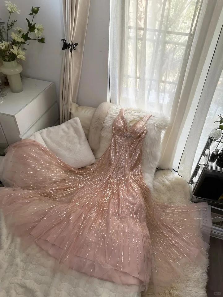 Sparkly Spaghetti Straps Pink V Neck Exquisite Beaded Sequin Long Evening Gown Party Dress Y9796