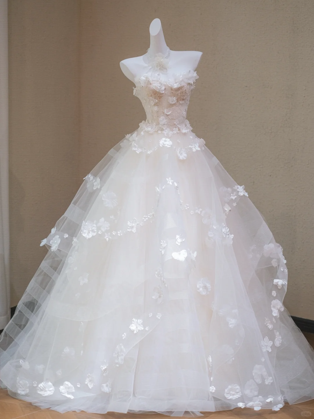 Sweet Strapless Tulle Appliques White Long Wedding Dress Bridal Dress Y9109