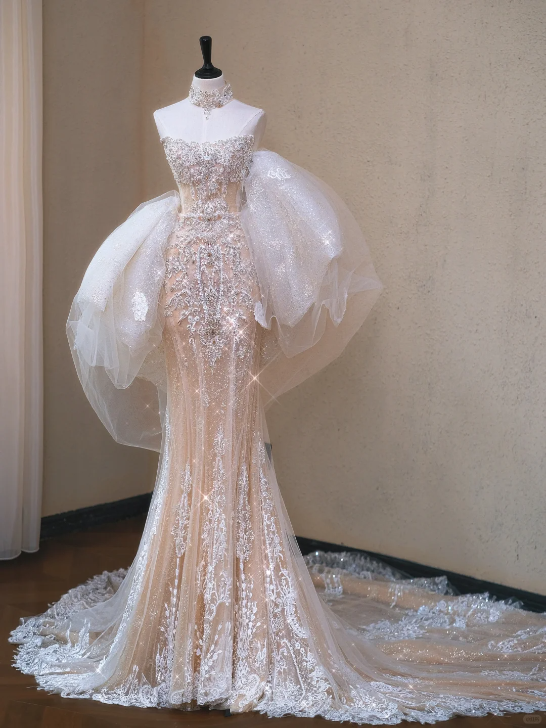 Classy Champagne Strapless Tulle Lace Appliques Mermaid Long Wedding Dress Bridal Dress Y9111