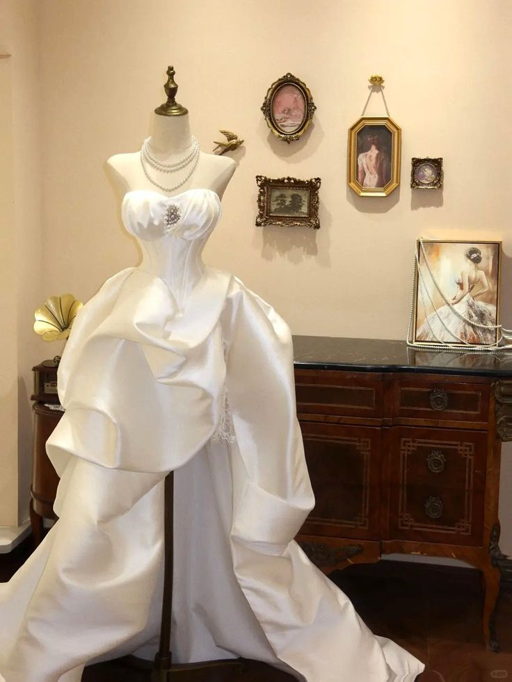 Classy White Strapless Satin Pleated Wedding Dress Y8747
