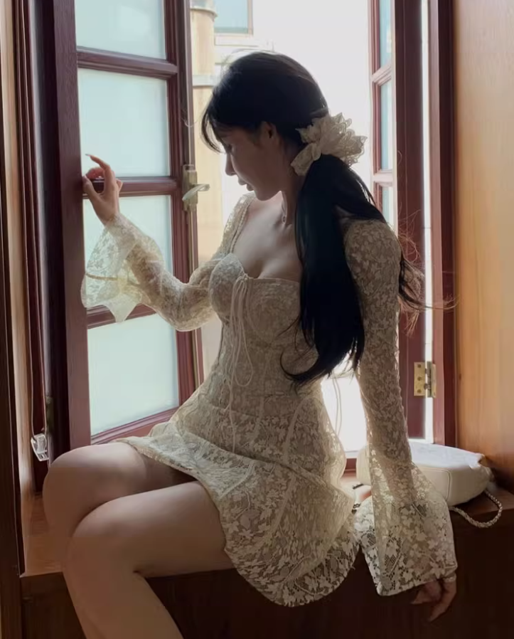 Classy Off-White Lace Long Sleeves A Line Short Graduation Homecoming Dress Formal Birthday Outfits Y9362