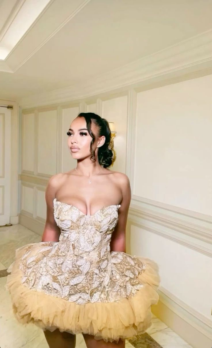 Pretty Sweetheart Neck Gold Mini Graduation Homecoming Dress Strapless A Line Cocktail Dress Y8946