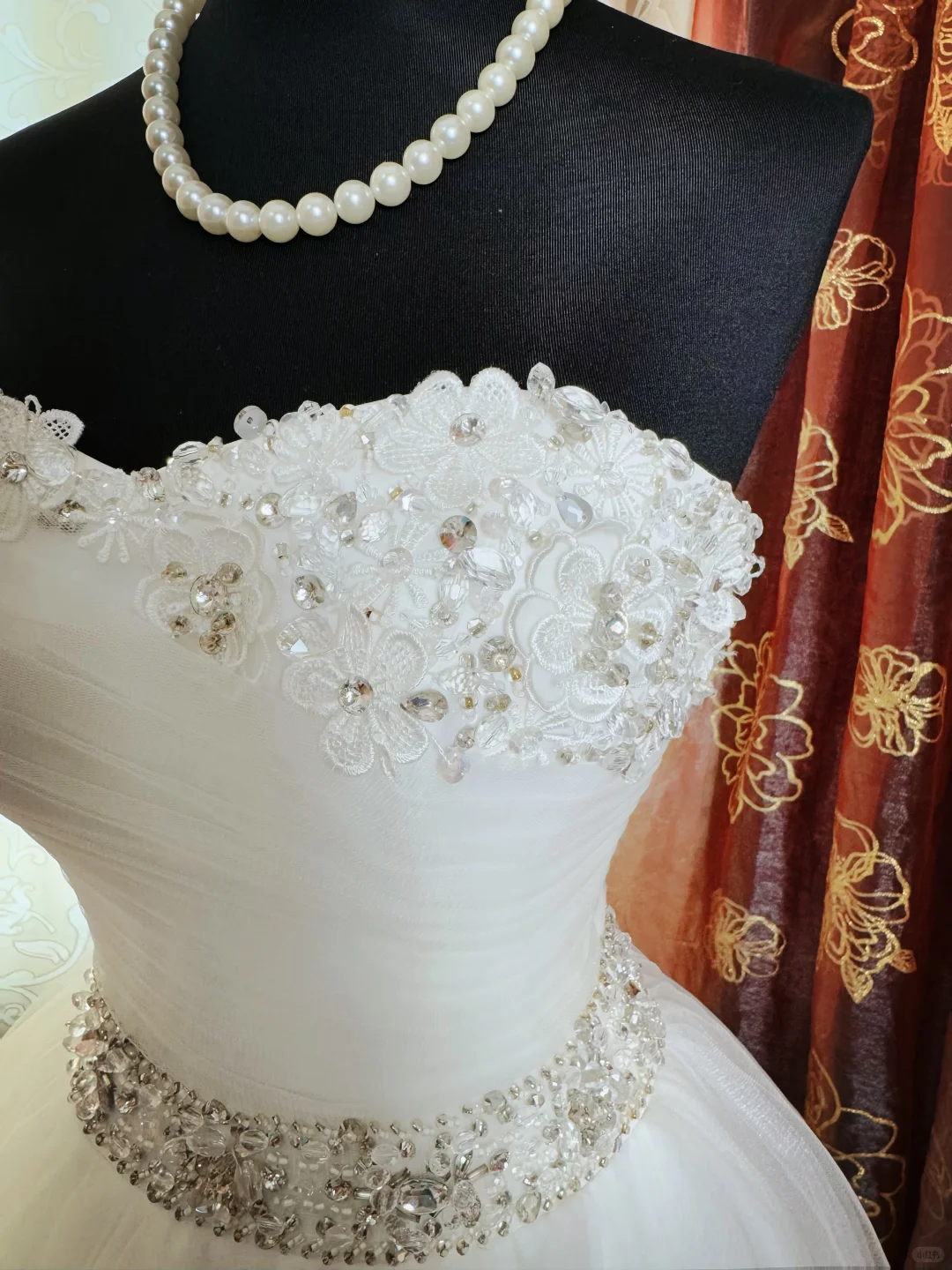 Elegant Sweetheart Neck White Tulle Beaded Appliques Long Wedding Dress SP2380