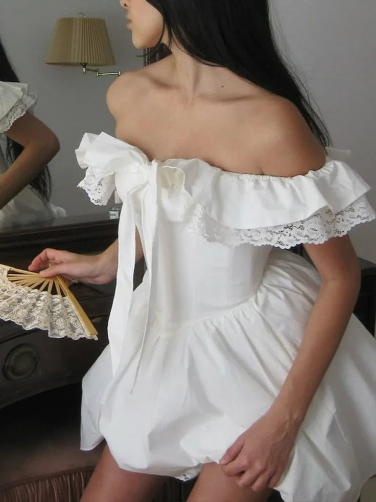 Off-Shoulder Backless Sexy Mini Dress Fashion White Strapless High Waist Lace Homecoming Dress Birthday Outfits Y8867