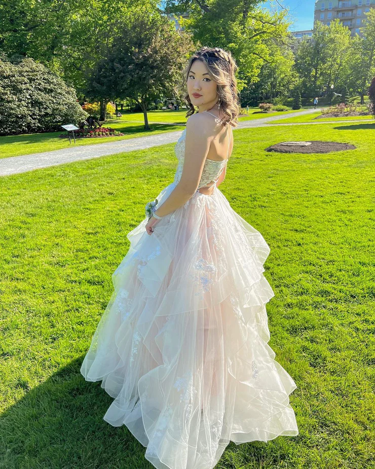 Cute A Line V Neck Light Pink Tulle Prom Dresses with Appliques Y1474