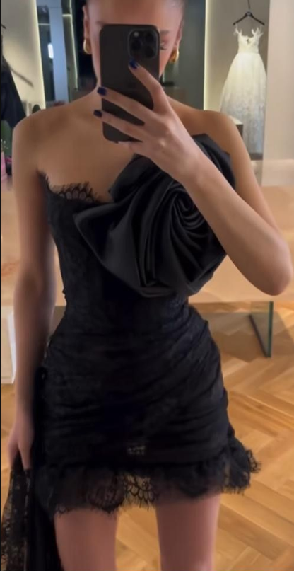 Elegant Black Lace Pleated Sheath Short Graduation Homecoming Dress,Strapless Short Prom Dress With 3D Floral SP4012