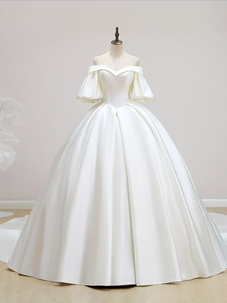 Simple Off-Shoulder Short Sleeves Wedding Dress Satin Chapel Train Ball Gown Bridal Dress Y2388