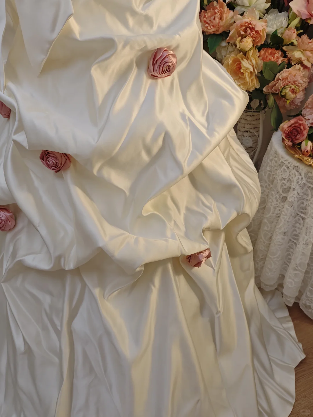 Elegant Strapless Bow Ball Gown White Satin Pleated Beaded Long Party Dress Birthday Dress With Rose Flowers SP2160
