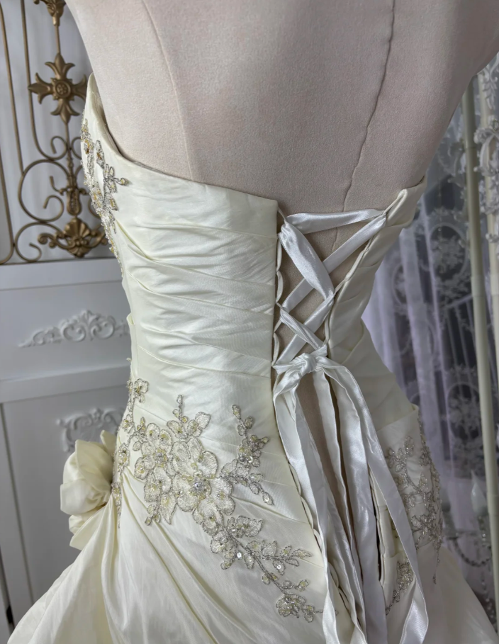 Retro Elegant Three-Dimensional Floral Pleated Bridal Gown, Strapless Embroidered Floral Mermaid Long Wedding Dress SP1774