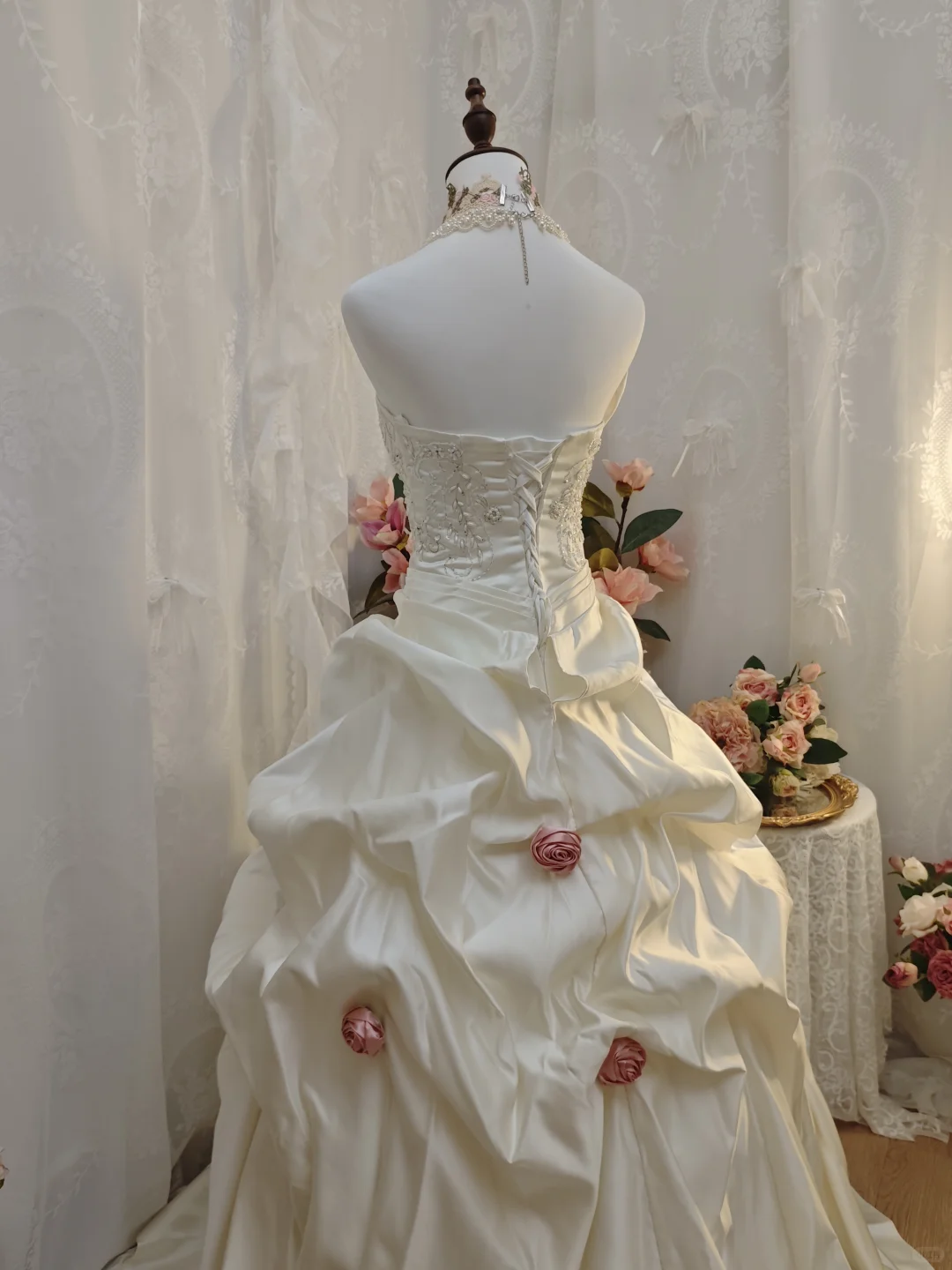 Elegant Strapless Bow Ball Gown White Satin Pleated Beaded Long Party Dress Birthday Dress With Rose Flowers SP2160