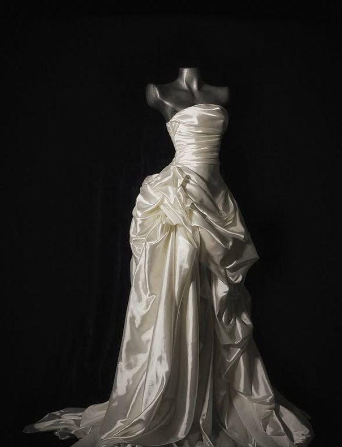 Elegant Strapless Satin Pleated Mermaid White Long Wedding Dress Bridal Dress SP523