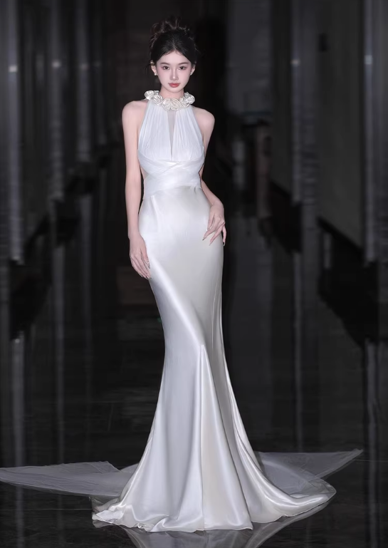 Charming Halter 3D Flowers Sleeveless White Satin Mermaid Long Wedding Dress Formal Bridal Dress SP2019