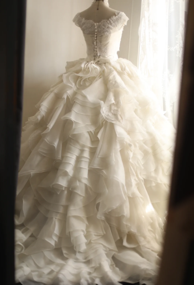 Pretty Strapless Chiffon Lace Layered White Wedding Dress SP1206