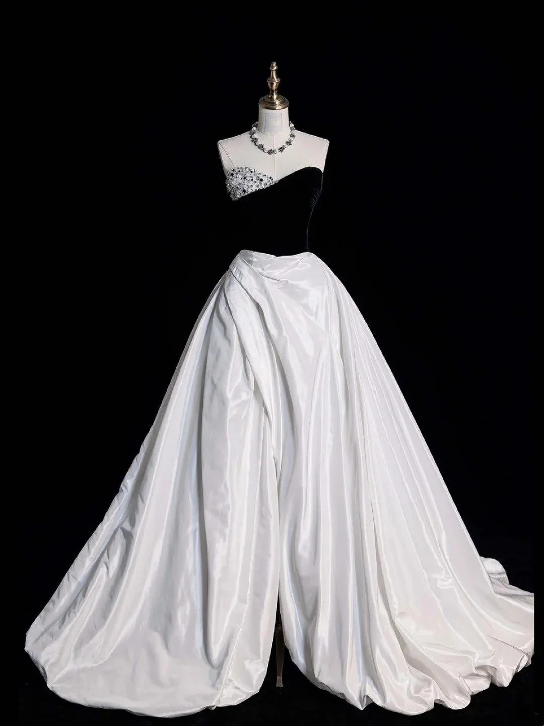 Modest Ball Gown Sweetheart Neck Black Top White Satin Long Prom Dress Party Gown SP4101