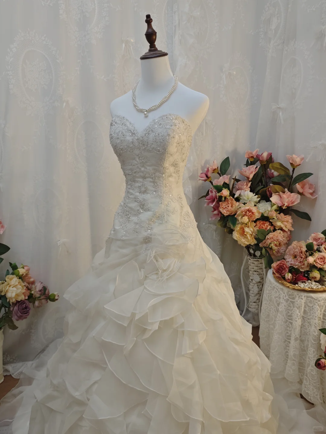 Glamorous Strapless White Lace Beaded Tulle Ruffles Long Wedding Dress SP2165