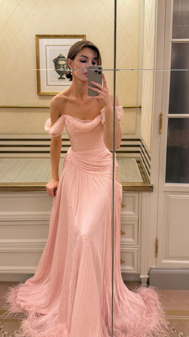 Elegant Off The Shoulder Tulle Pleated Feathers Hem Prom Gown Pink Long Party Dress SP4115