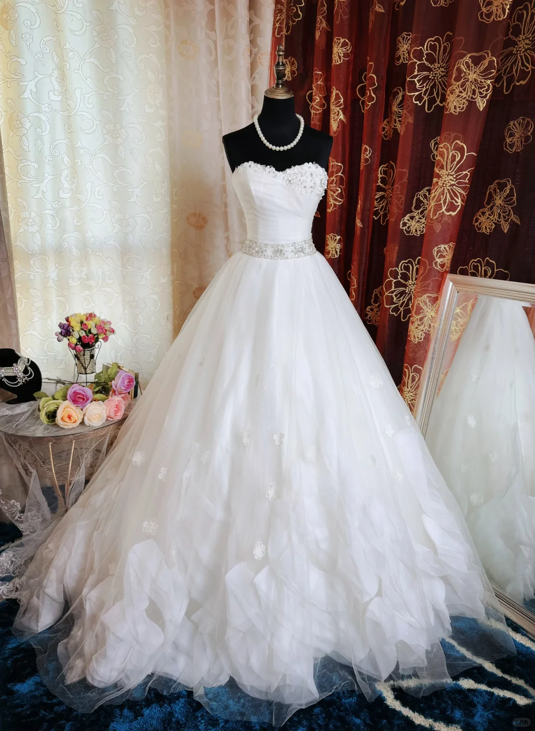 Elegant Sweetheart Neck White Tulle Beaded Appliques Long Wedding Dress SP2380