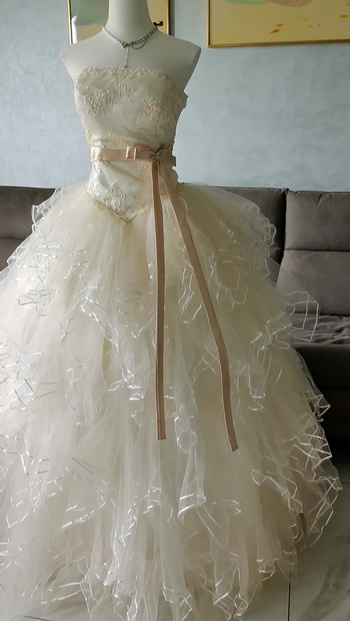 Sweet Off White irregular Tulle embroidery Sequin Princess Ball Gown Quinceanera Dress SP2327