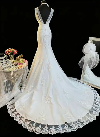Classy Sleeveless V Neck White Tulle Lace Appliques Mermaid Long Wedding Dress SP2378