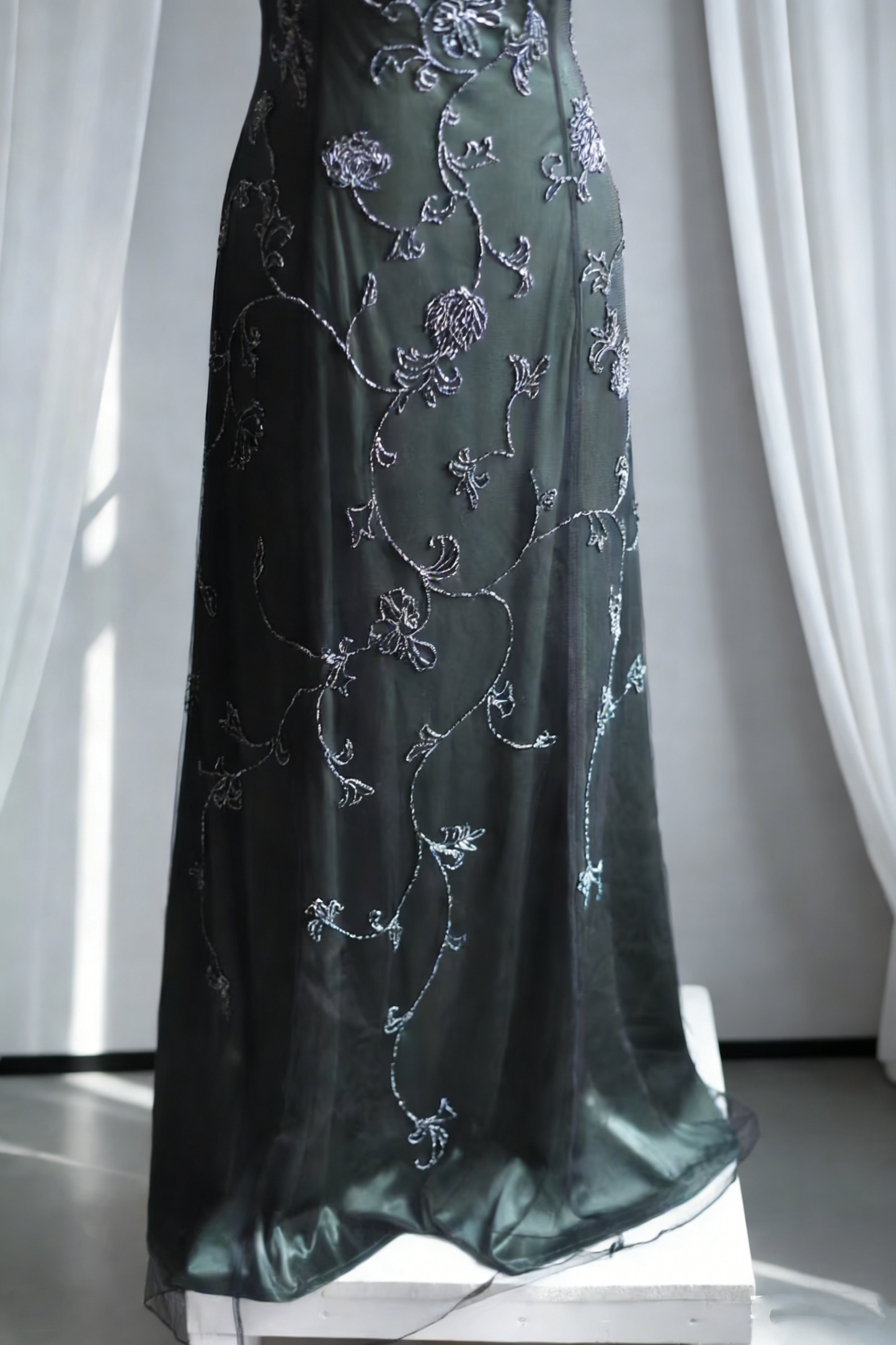 Unique Green Spaghetti Straps Satin Tulle Beaded Mermaid Long Evening Dress Birthday Outfits SP1810