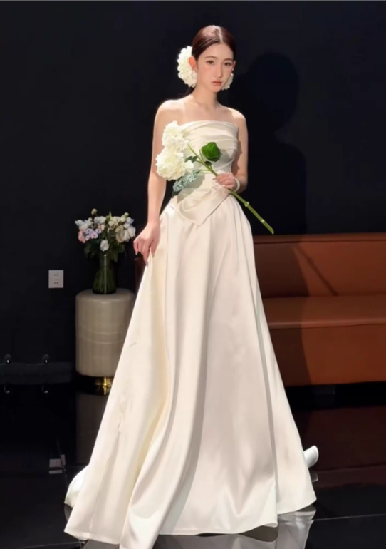 Elegant Strapless Satin Pleated White Mermaid Long Wedding Dress Bridal Dress SP2018