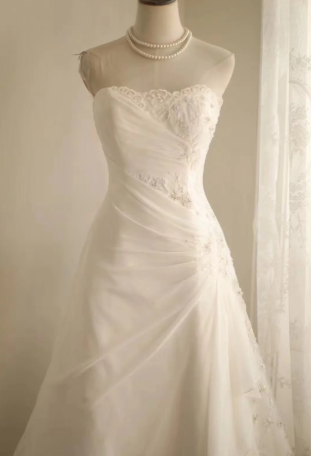 Pretty Strapless White Tulle Appliques Beaded Mermaid Long Wedding Dress SP1238